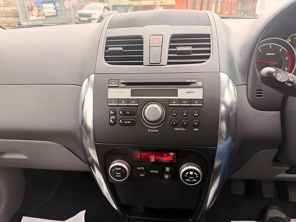 Used 2013 Suzuki SX4 SZ5 4Grip Silver - Interior and Exterior details 20