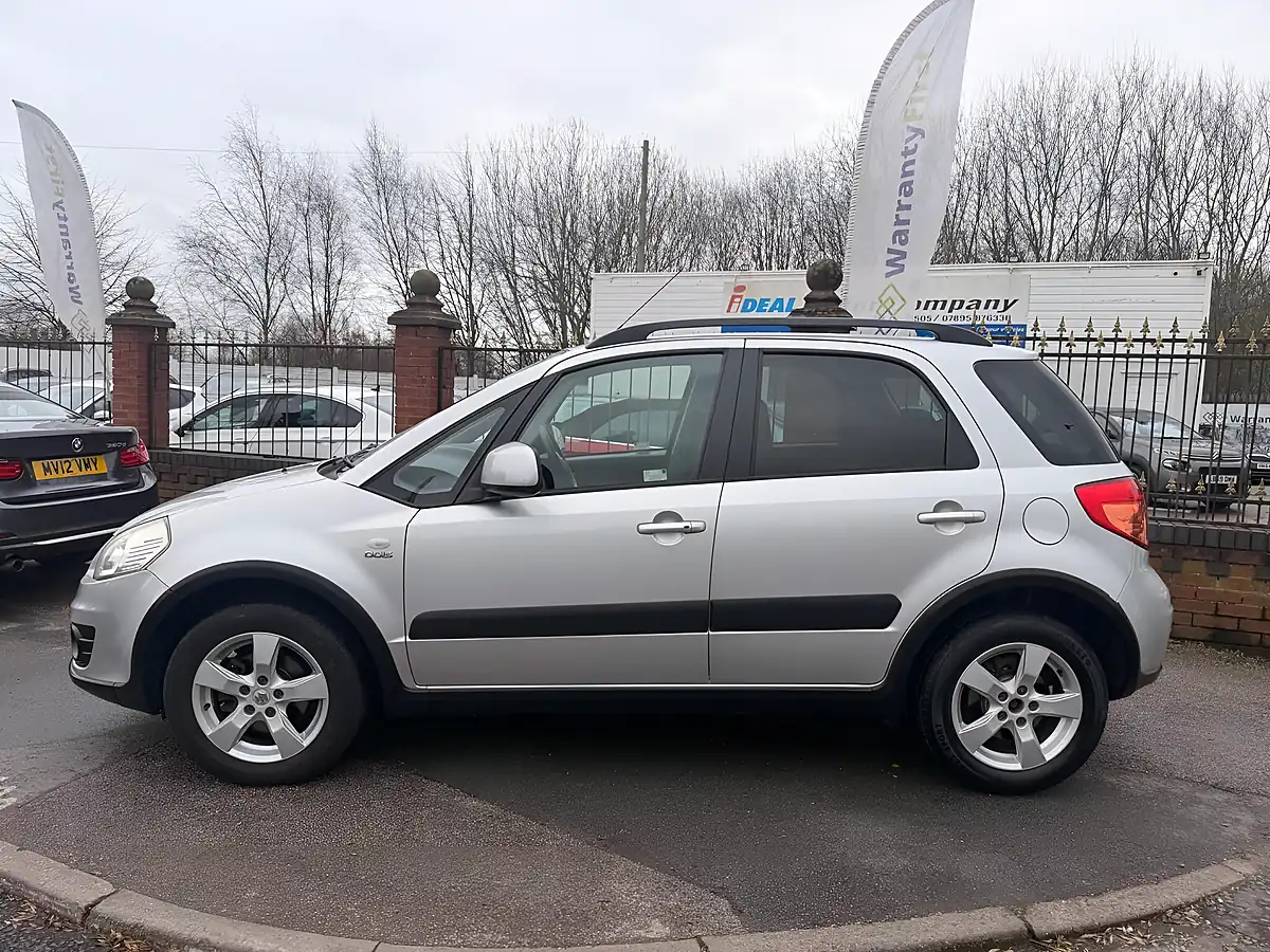 Used 2013 Suzuki SX4 SZ5 4Grip Silver - Interior and Exterior details 3