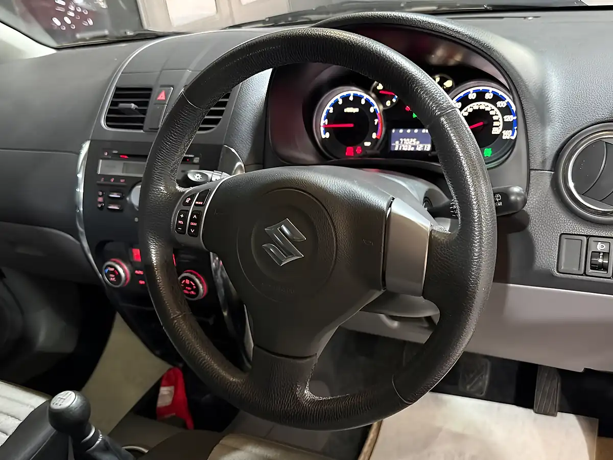 Used 2013 Suzuki SX4 SZ5 Red - Interior and Exterior details 10