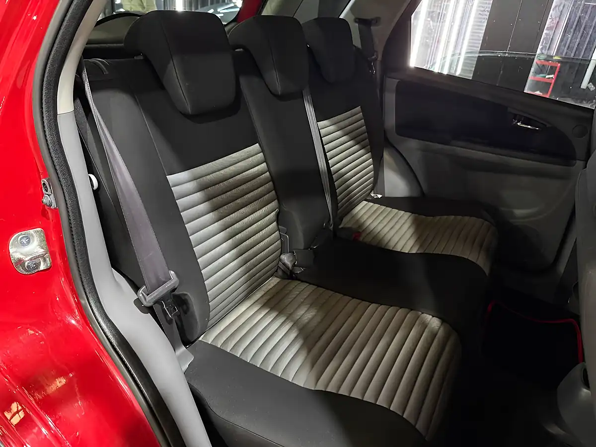 Used 2013 Suzuki SX4 SZ5 Red - Interior and Exterior details 13