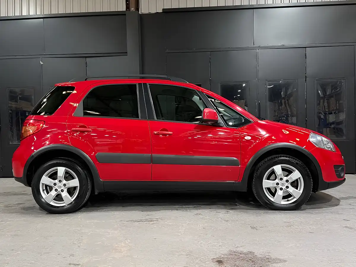 Used 2013 Suzuki SX4 SZ5 Red - Interior and Exterior details 4