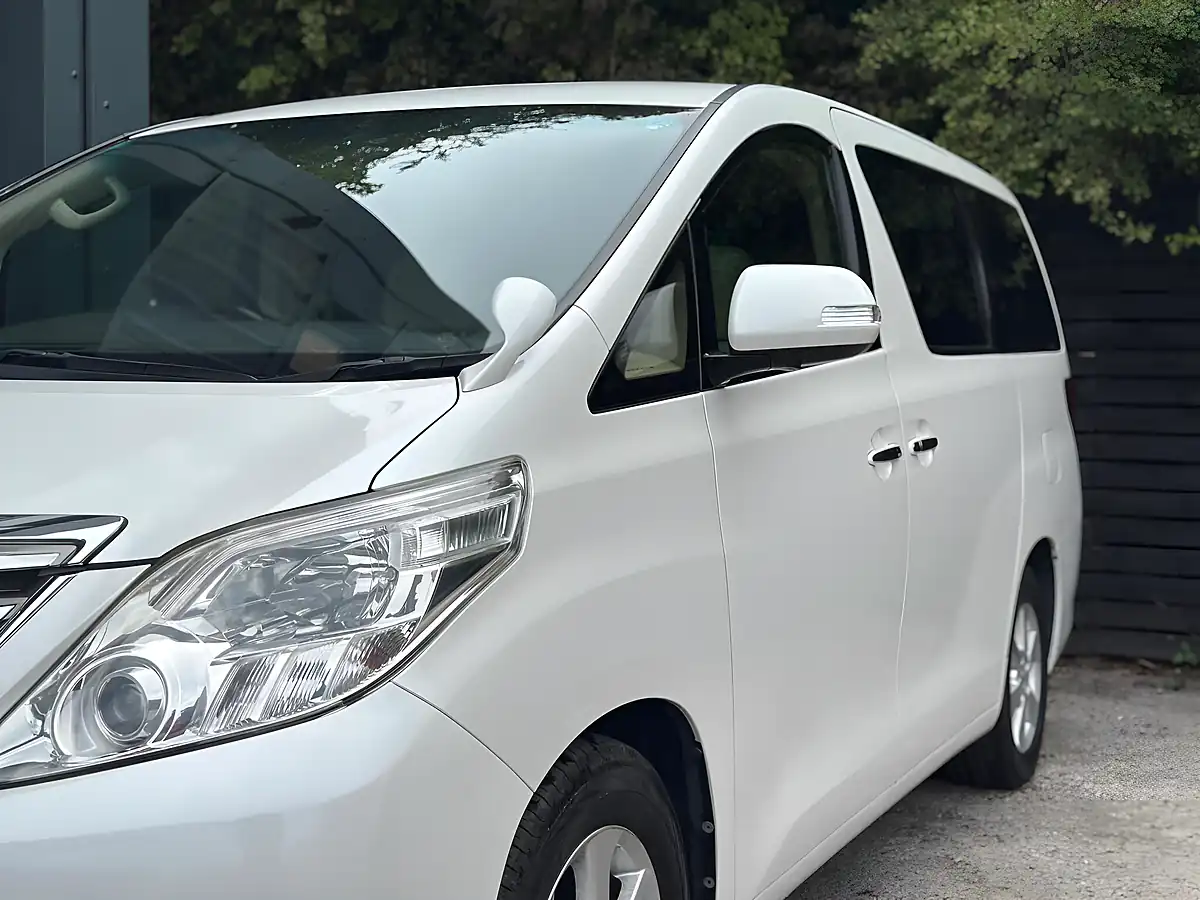 Used 2013 Toyota Alphard 240X Welcab White - Interior and Exterior details 11