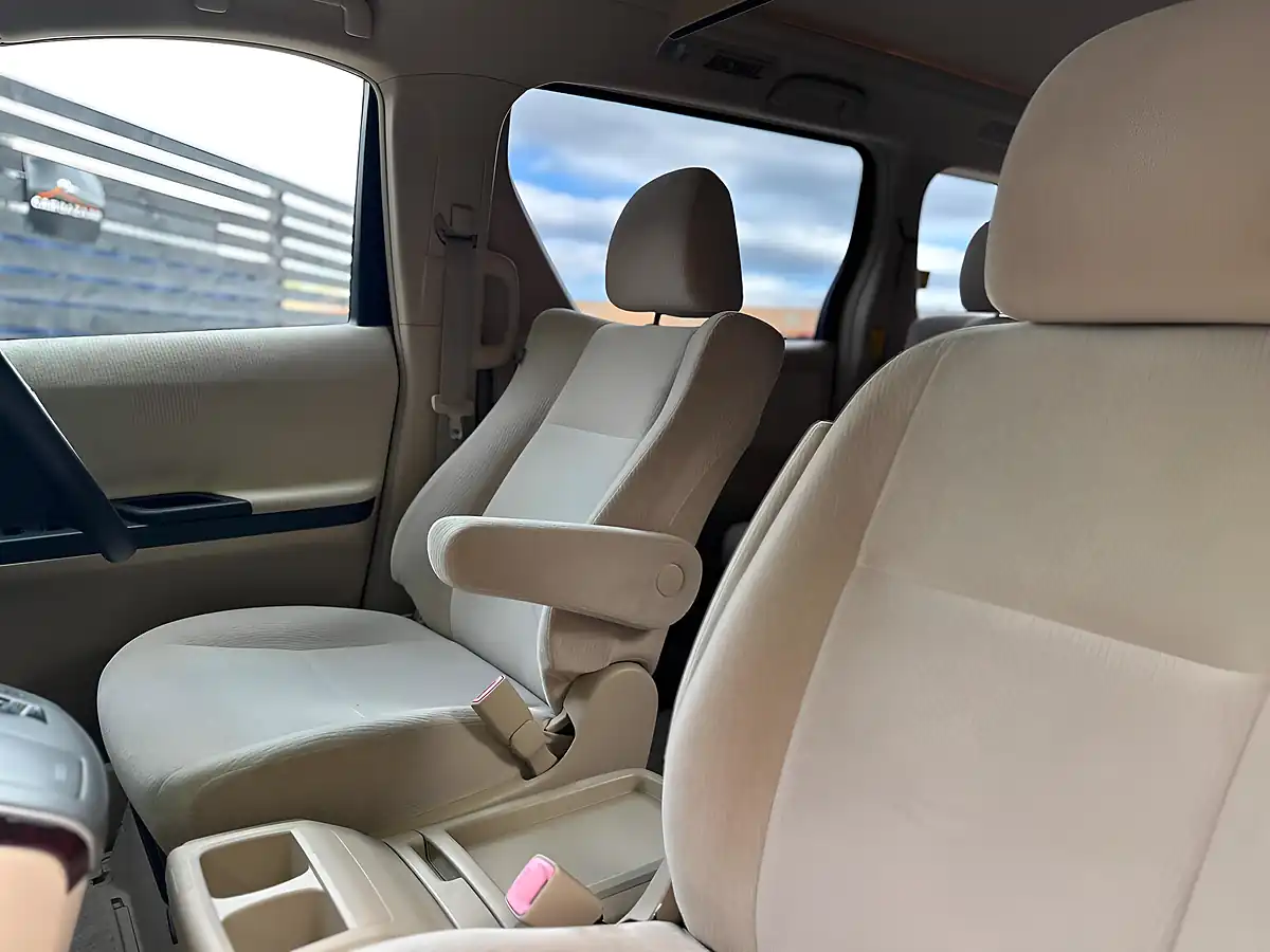 Used 2013 Toyota Alphard 240X Welcab White - Interior and Exterior details 15