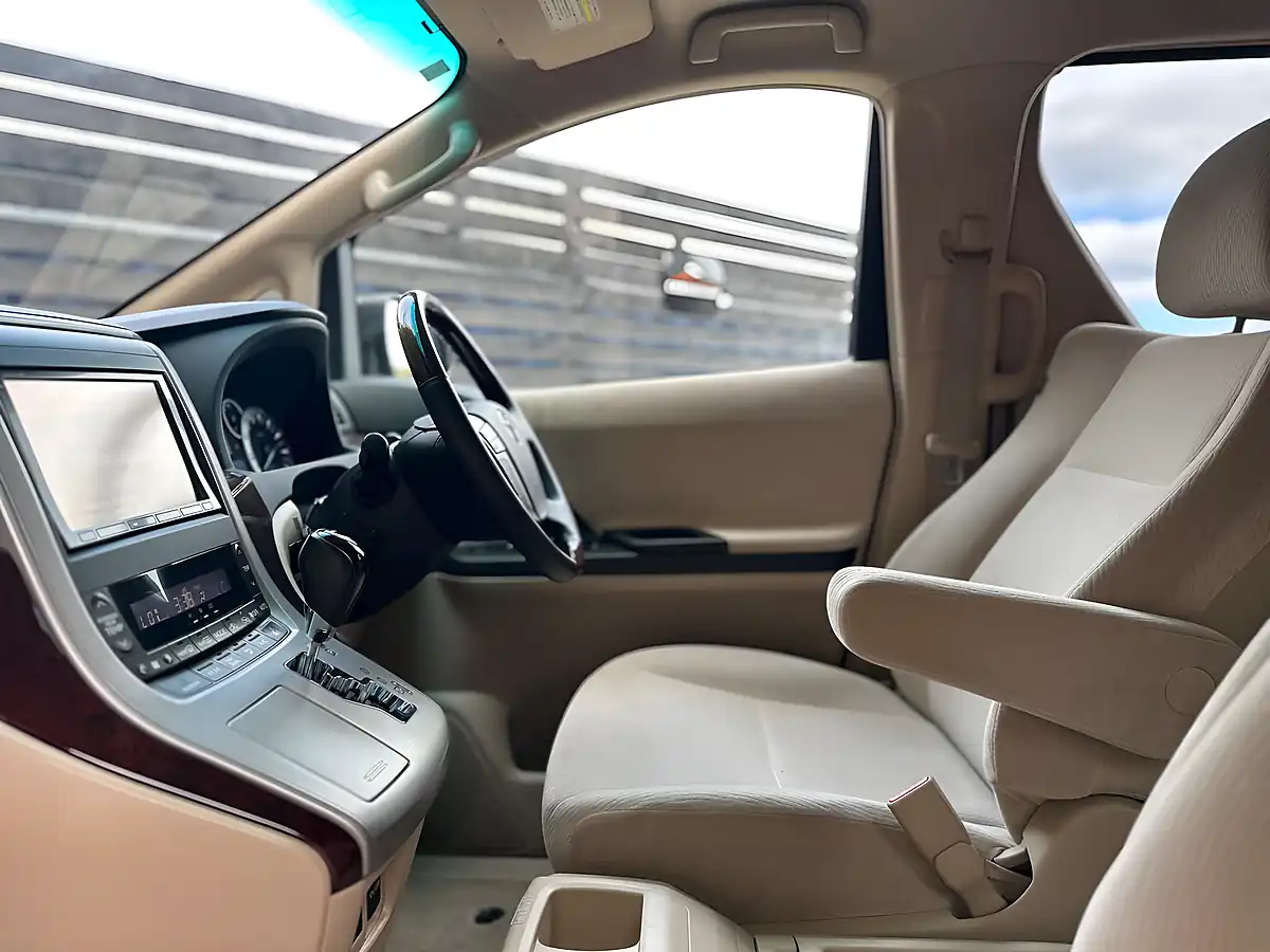 Used 2013 Toyota Alphard 240X Welcab White - Interior and Exterior details 16