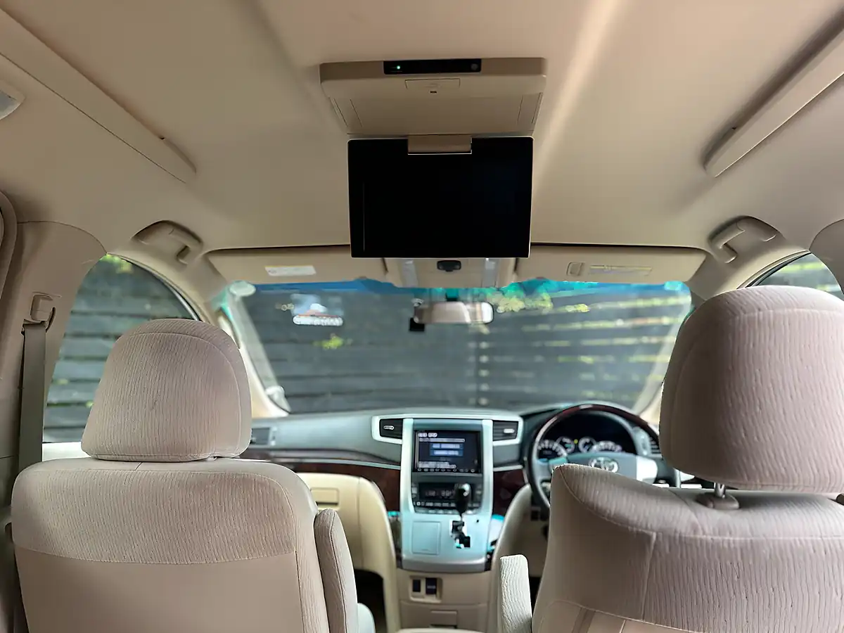 Used 2013 Toyota Alphard 240X Welcab White - Interior and Exterior details 7