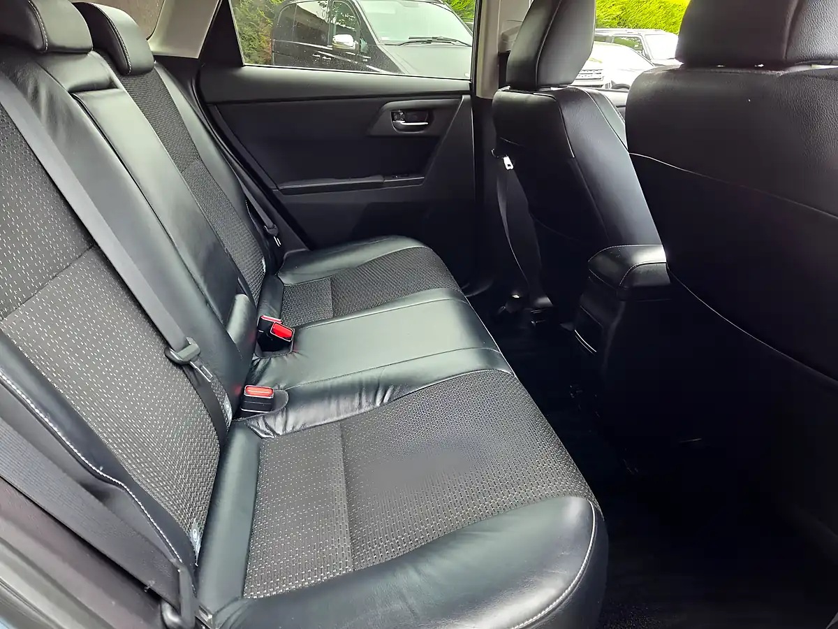 Used 2013 Toyota Auris Excel Touring Sports Blue - Interior and Exterior details 10