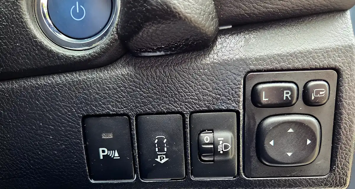 Used 2013 Toyota Auris Excel Touring Sports Blue - Interior and Exterior details 13