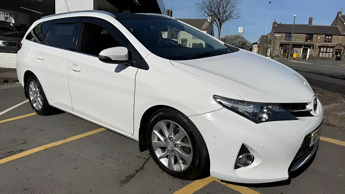 Used 2013 Toyota Auris Excel Touring Sports White - Front View