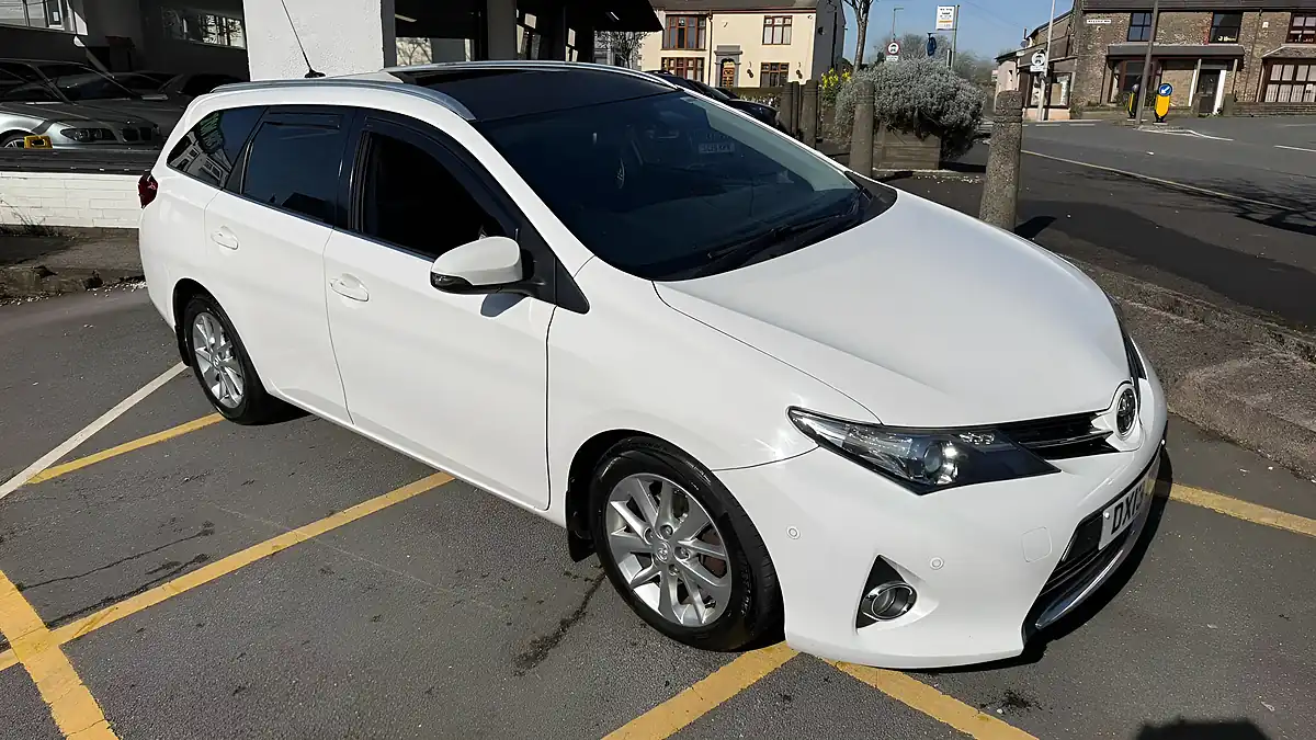Used 2013 Toyota Auris Excel Touring Sports White - Interior and Exterior details 11