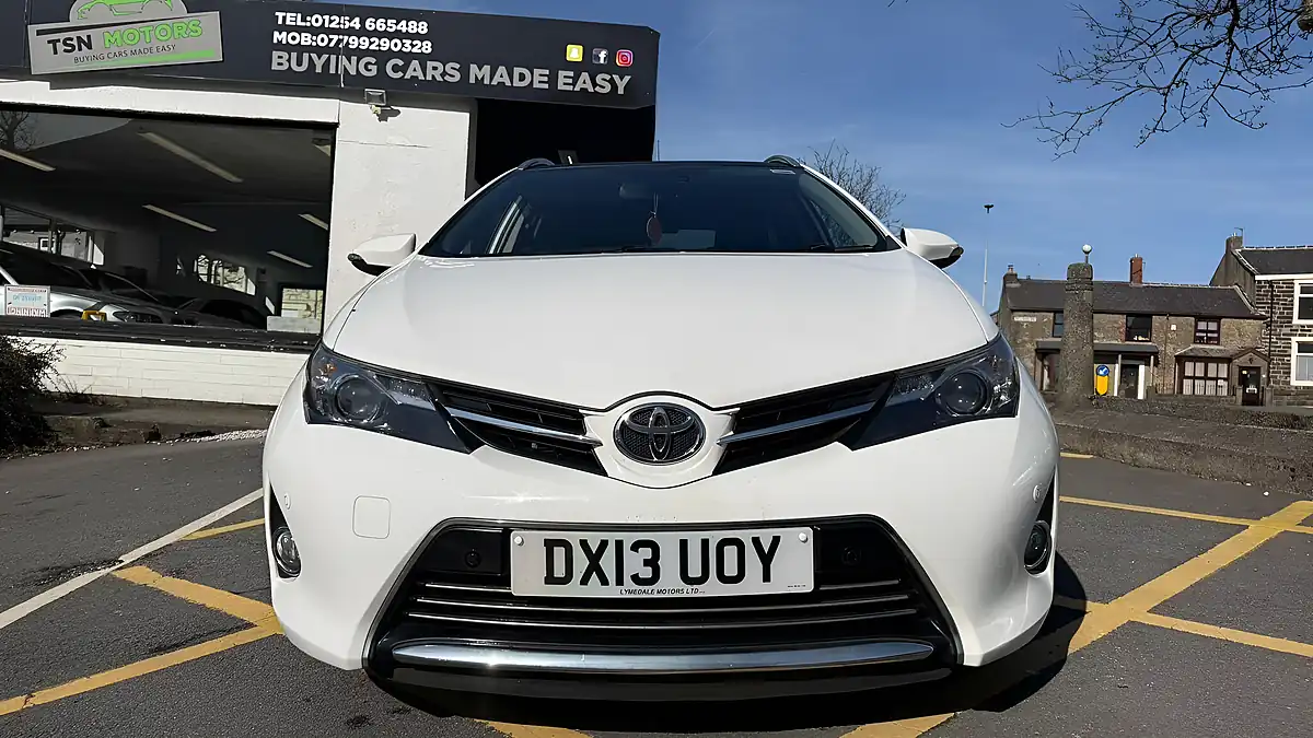 Used 2013 Toyota Auris Excel Touring Sports White - Interior and Exterior details 12
