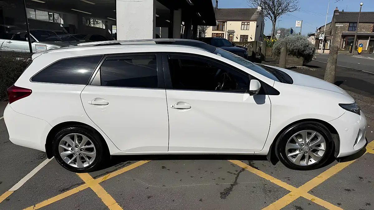 Used 2013 Toyota Auris Excel Touring Sports White - Interior and Exterior details 14