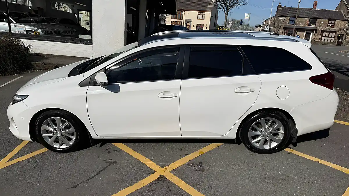 Used 2013 Toyota Auris Excel Touring Sports White - Interior and Exterior details 15