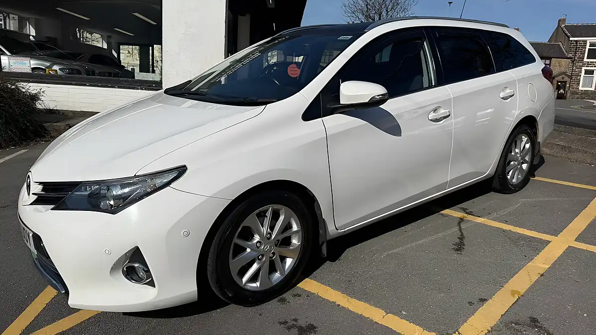 Used 2013 Toyota Auris Excel Touring Sports White - Interior and Exterior details 3