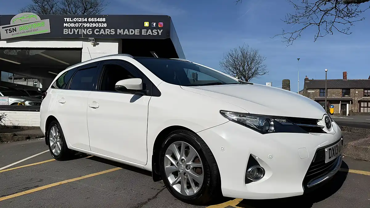 Used 2013 Toyota Auris Excel Touring Sports White - Interior and Exterior details 5