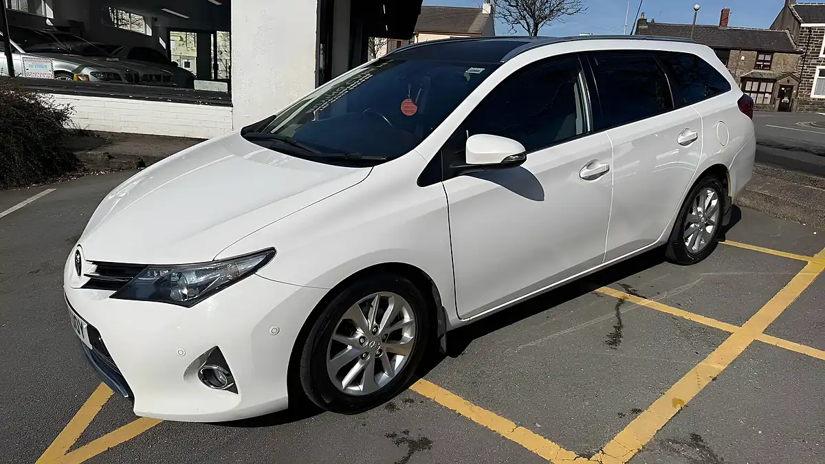 Used 2013 Toyota Auris Excel Touring Sports White - Interior and Exterior details 7