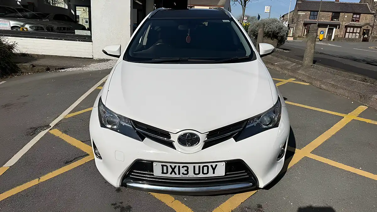 Used 2013 Toyota Auris Excel Touring Sports White - Interior and Exterior details 9