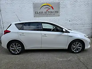 Used 2013 Toyota Auris Excel White - Interior and Exterior details 10