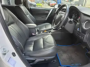 Used 2013 Toyota Auris Excel White - Interior and Exterior details 12
