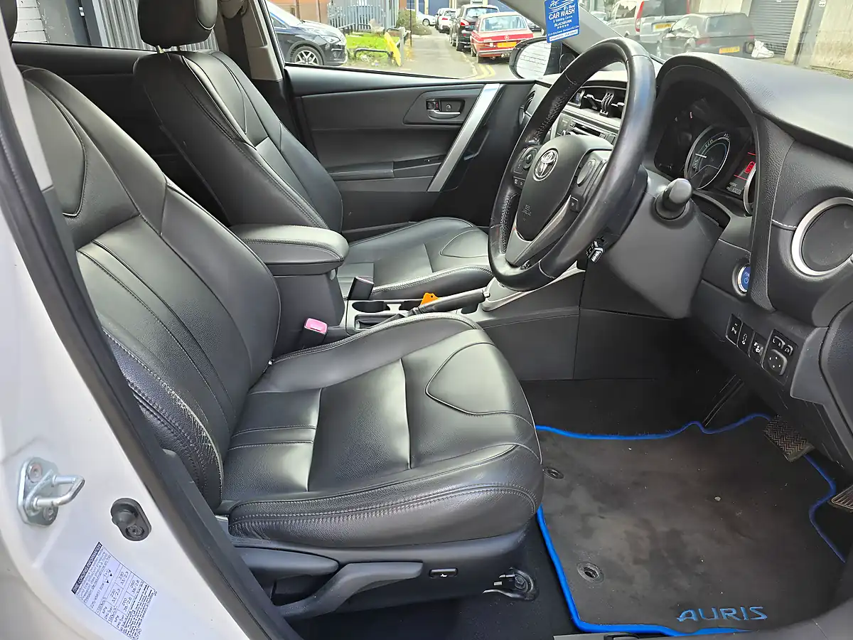 Used 2013 Toyota Auris Excel White - Interior and Exterior details 12