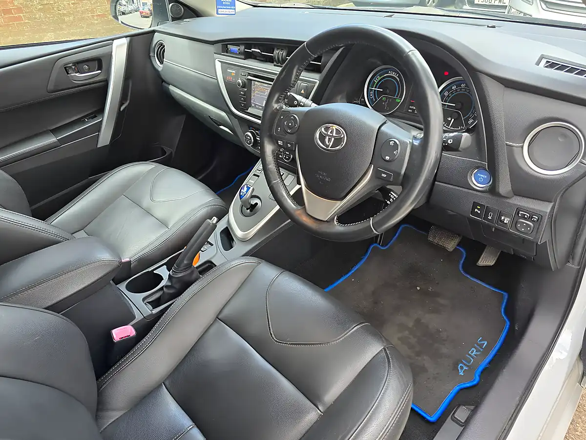 Used 2013 Toyota Auris Excel White - Interior and Exterior details 13