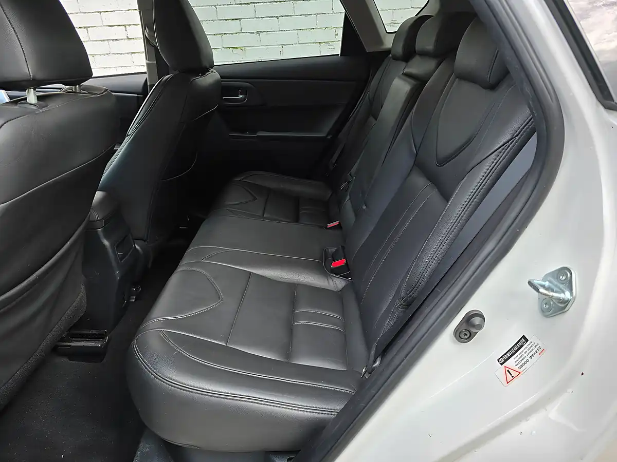 Used 2013 Toyota Auris Excel White - Interior and Exterior details 15