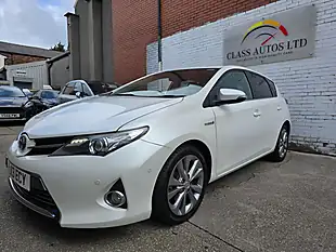 Used 2013 Toyota Auris Excel White - Interior and Exterior details 4