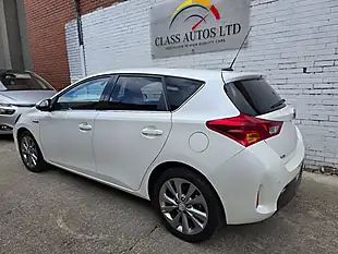 Used 2013 Toyota Auris Excel White - Interior and Exterior details 5