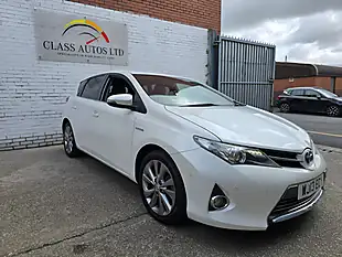 Used 2013 Toyota Auris Excel White - Interior and Exterior details 6