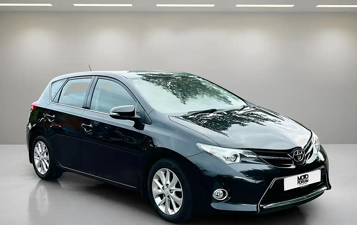 Used 2013 Toyota Auris Icon Black - Front View
