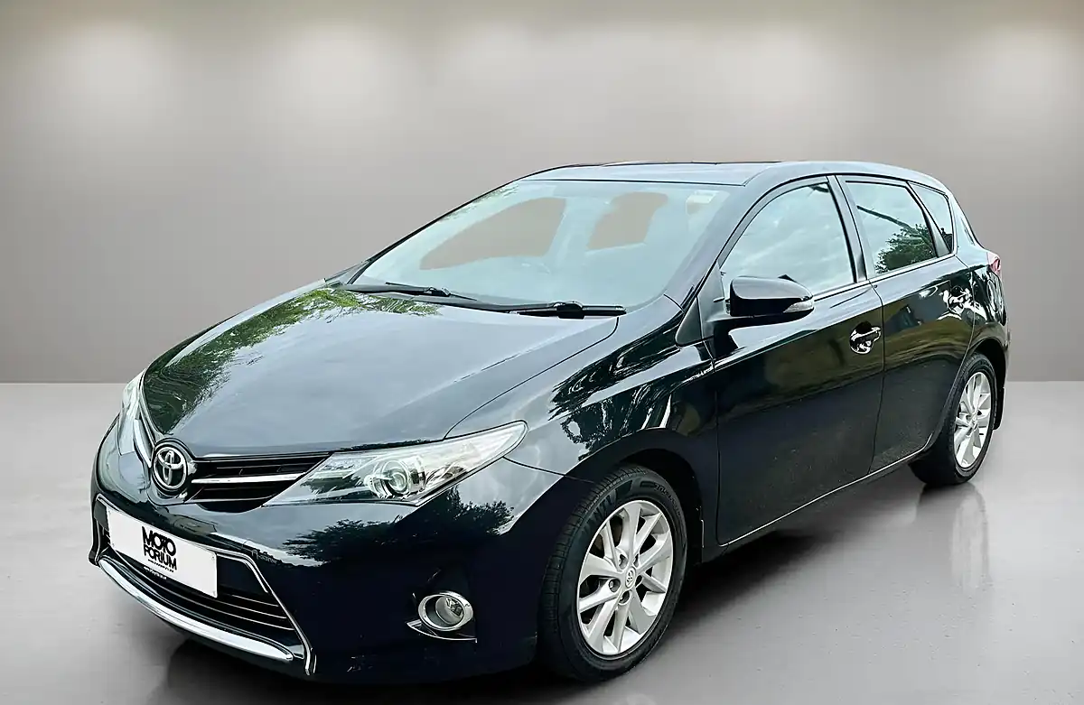 Used 2013 Toyota Auris Icon Black - Interior and Exterior details 10