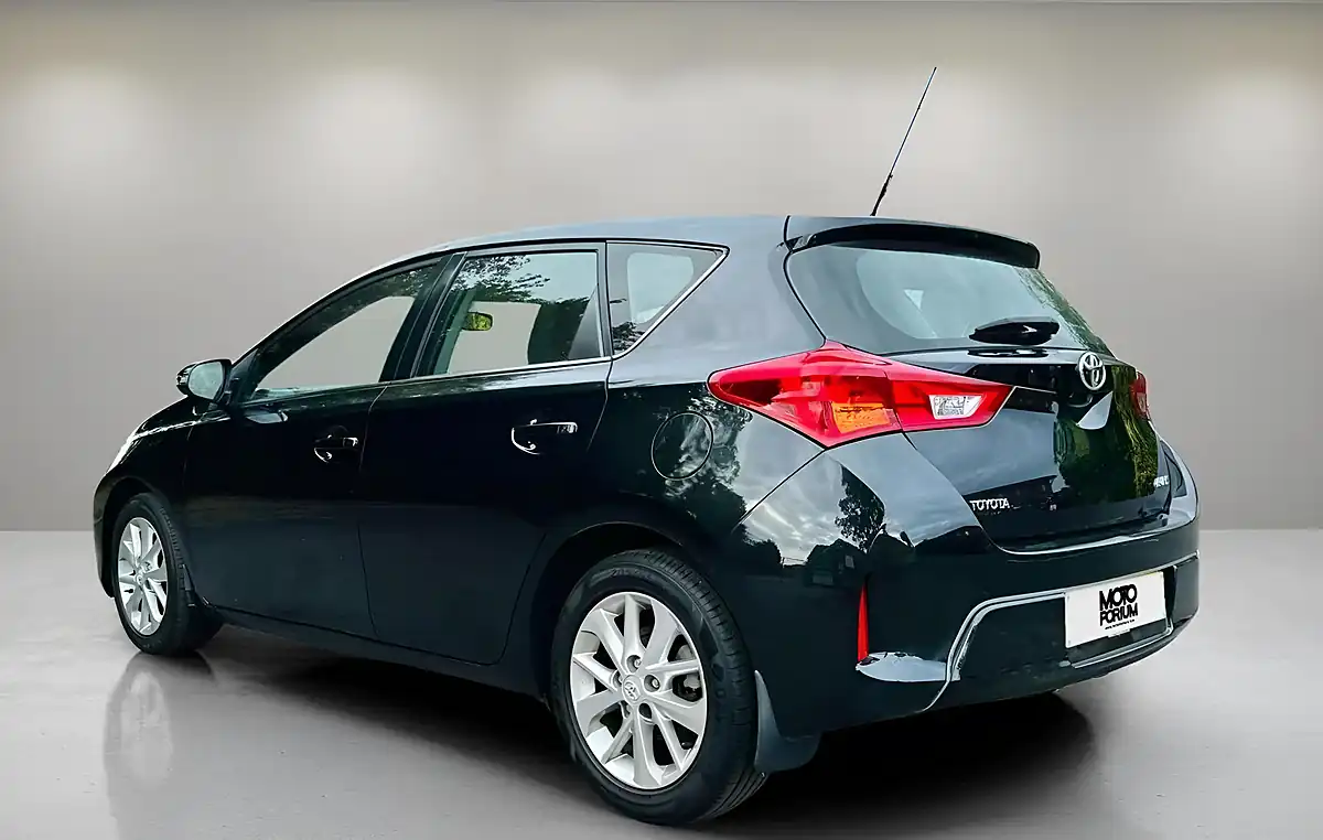 Used 2013 Toyota Auris Icon Black - Interior and Exterior details 11