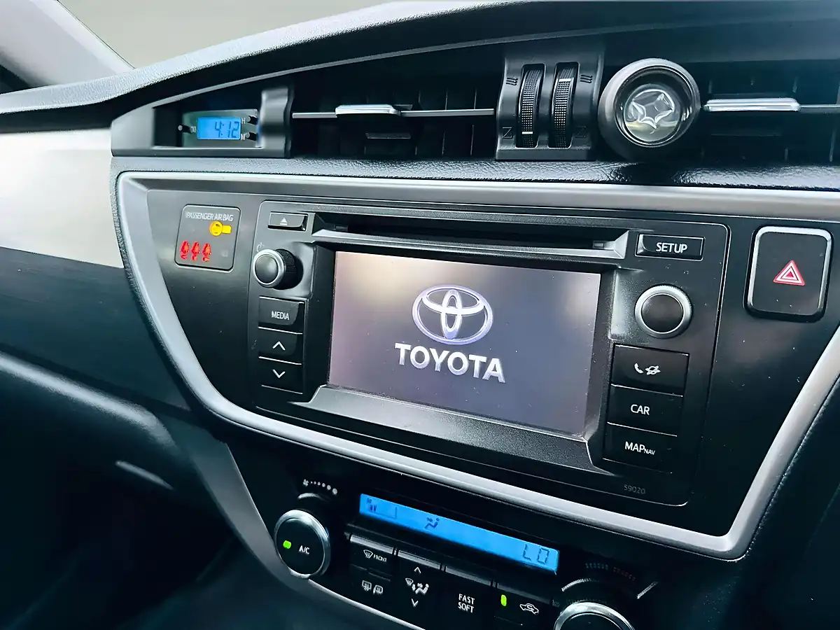 Used 2013 Toyota Auris Icon Black - Interior and Exterior details 13
