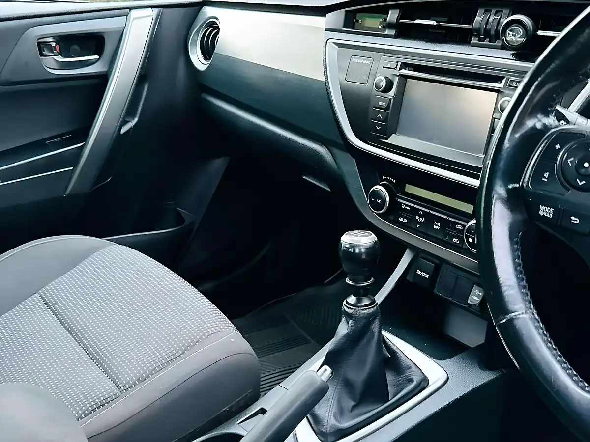 Used 2013 Toyota Auris Icon Black - Interior and Exterior details 15