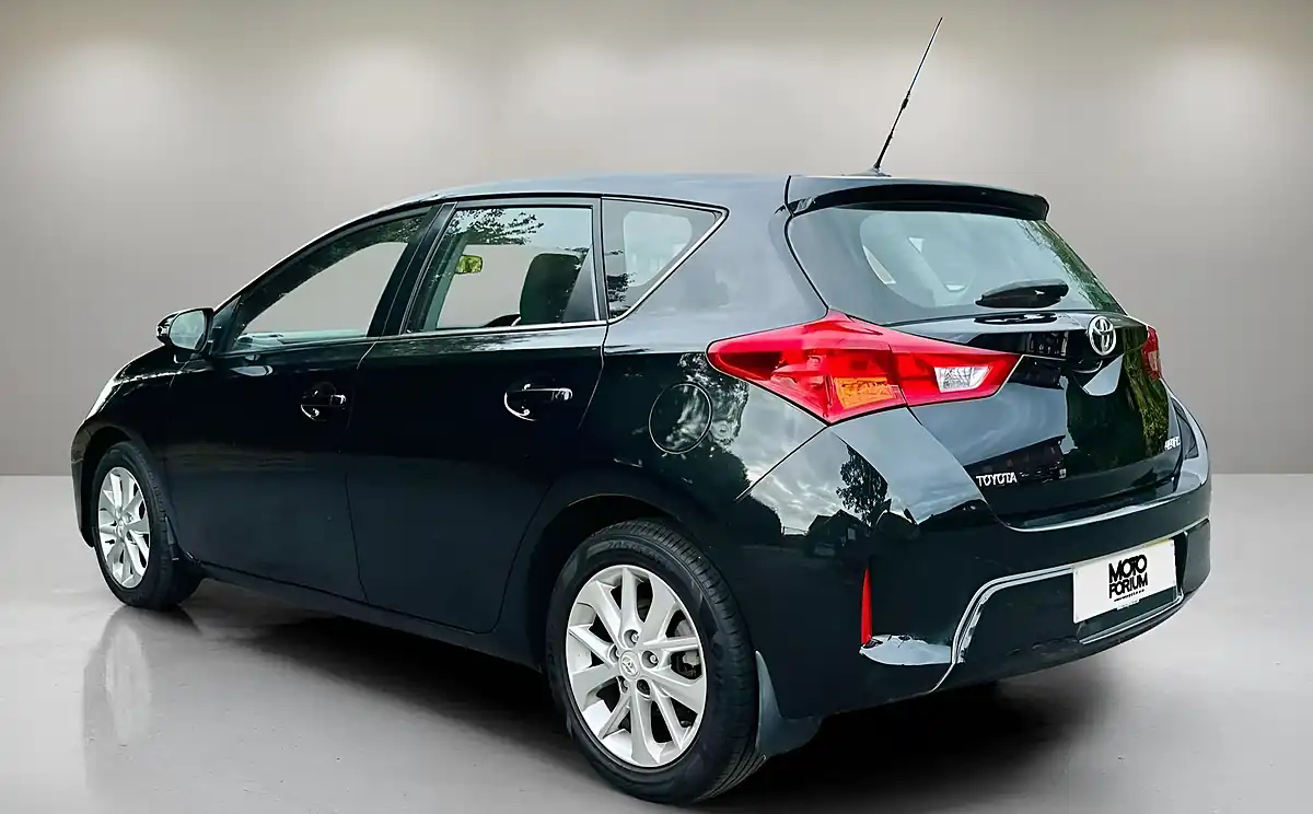 Used 2013 Toyota Auris Icon Black - Interior and Exterior details 19