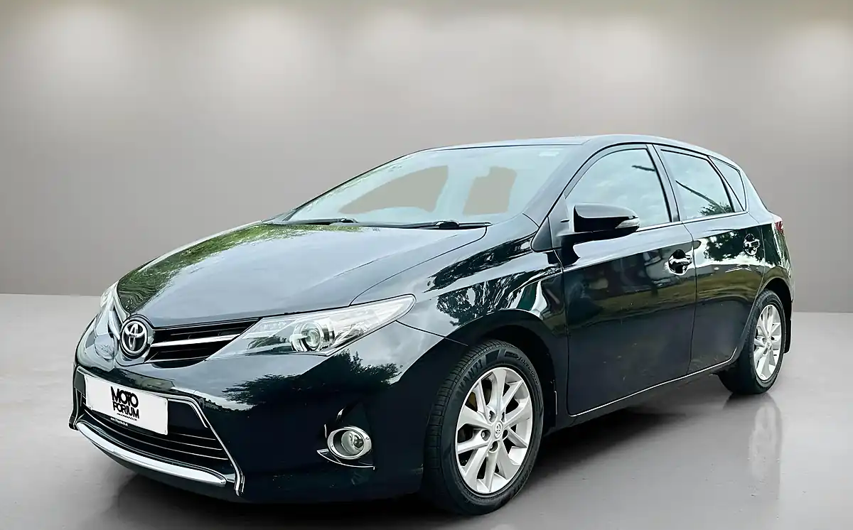 Used 2013 Toyota Auris Icon Black - Interior and Exterior details 2
