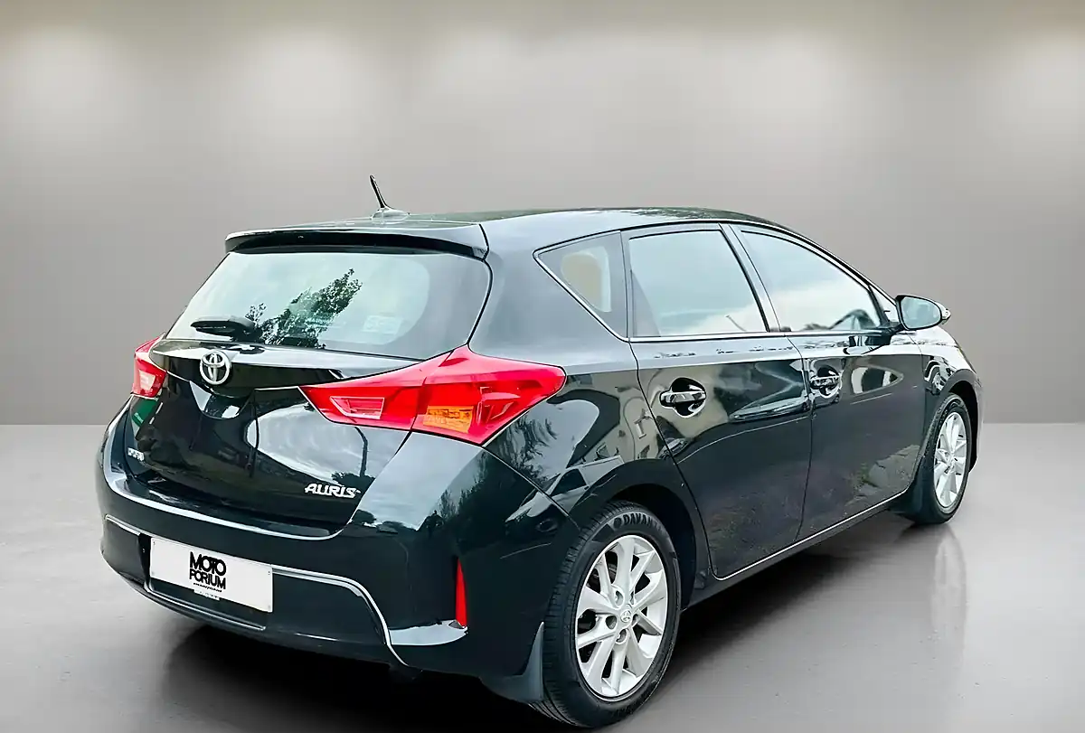 Used 2013 Toyota Auris Icon Black - Interior and Exterior details 20