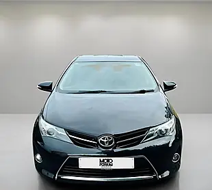 Used 2013 Toyota Auris Icon Black - Interior and Exterior details 3