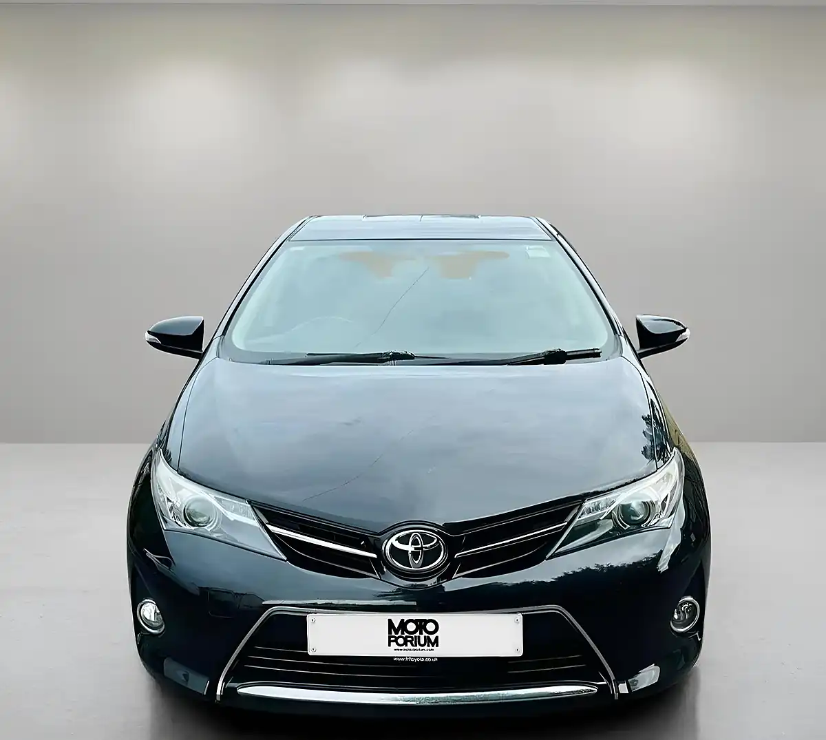 Used 2013 Toyota Auris Icon Black - Interior and Exterior details 3