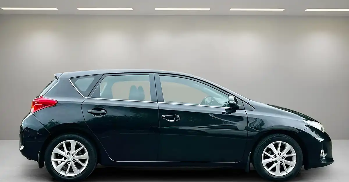 Used 2013 Toyota Auris Icon Black - Interior and Exterior details 4