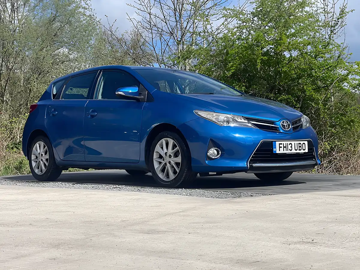 Used 2013 Toyota Auris Icon Blue - Interior and Exterior details 10