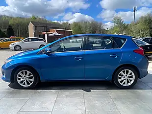 Used 2013 Toyota Auris Icon Blue - Interior and Exterior details 11
