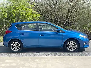 Used 2013 Toyota Auris Icon Blue - Interior and Exterior details 3