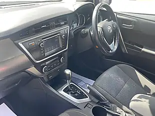 Used 2013 Toyota Auris Icon Blue - Interior and Exterior details 5