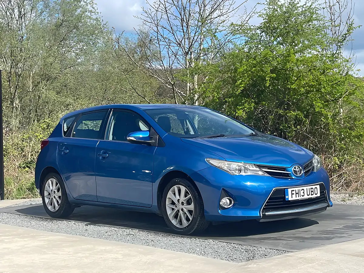 Used 2013 Toyota Auris Icon Blue - Interior and Exterior details 6