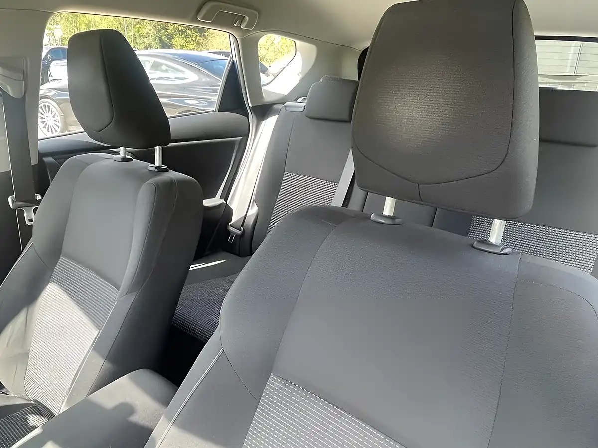 Used 2013 Toyota Auris Icon Blue - Interior and Exterior details 7
