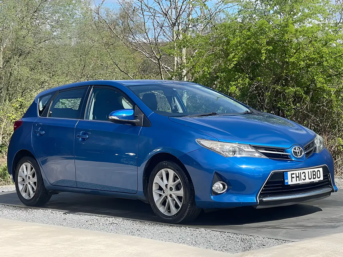 Used 2013 Toyota Auris Icon Blue - Interior and Exterior details 8