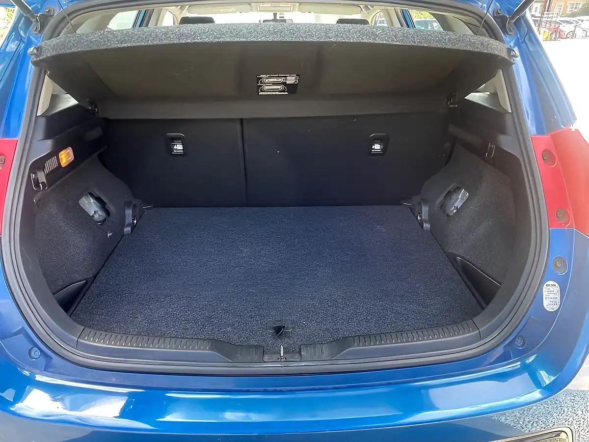 Used 2013 Toyota Auris Icon Blue - Interior and Exterior details 9