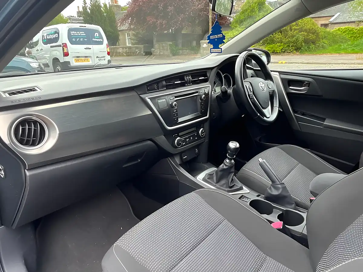 Used 2013 Toyota Auris Icon Blue - Interior and Exterior details 10