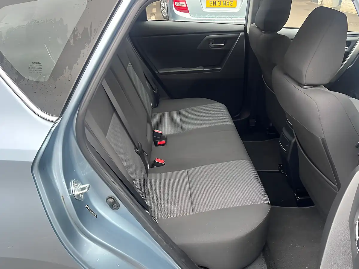 Used 2013 Toyota Auris Icon Blue - Interior and Exterior details 15
