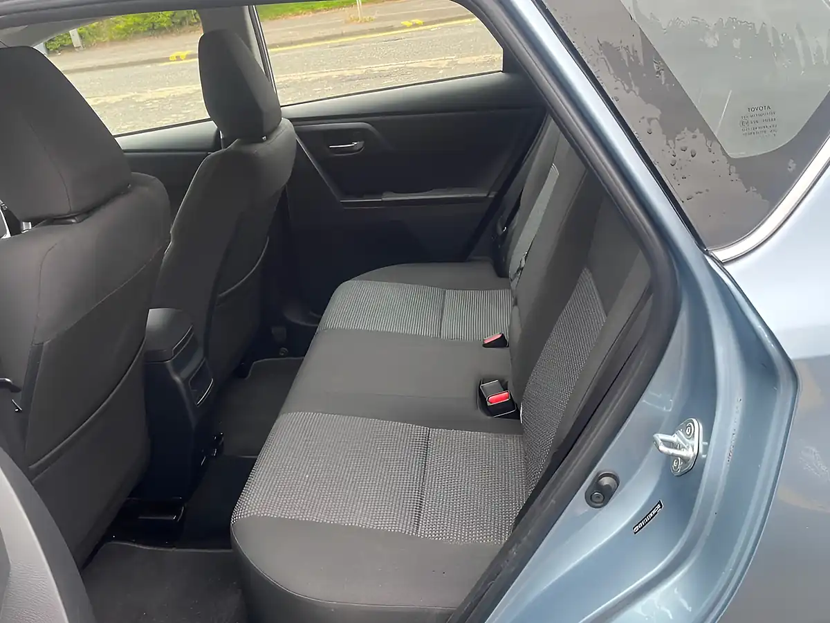 Used 2013 Toyota Auris Icon Blue - Interior and Exterior details 16